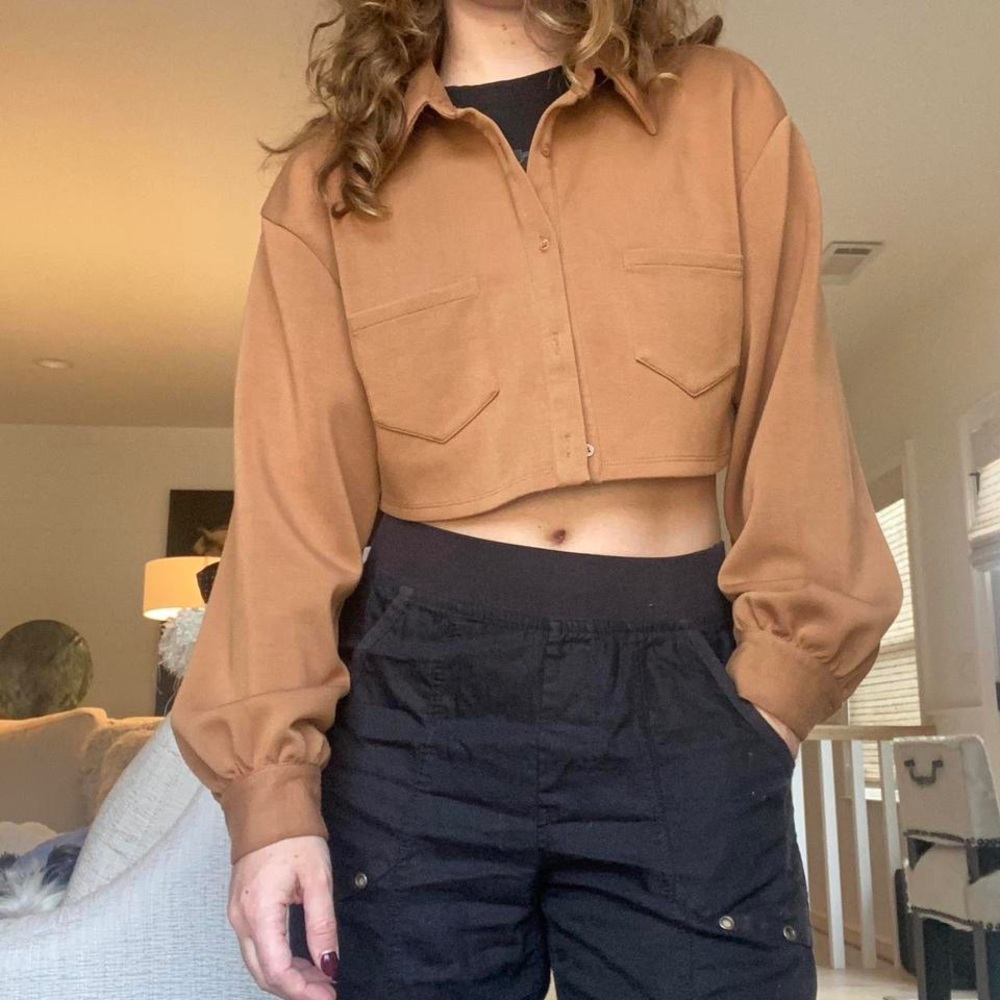 Cropped Tan Button Up XS